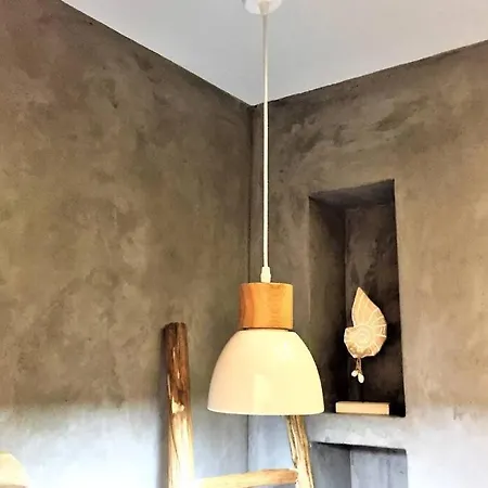 Cosy Industrial Style Little Just 5minutes From Waterfront Apartment
