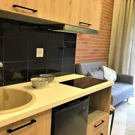 Cosy Industrial Style Little Just 5minutes From Waterfront Thessaloniki